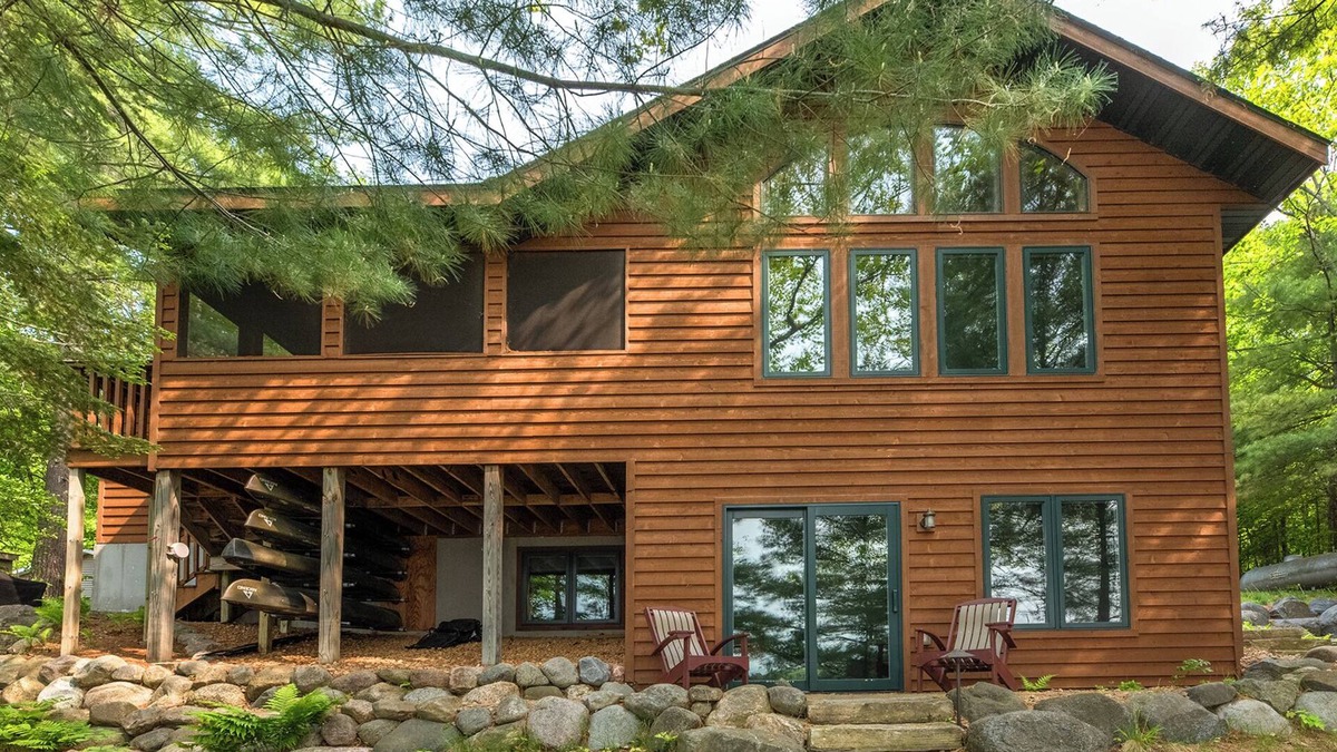 Lake Tomahawk House | The Cedar Lakehouse | On Beautiful Gilmore Lake w/Dock, Kayaks, Firepit, AC