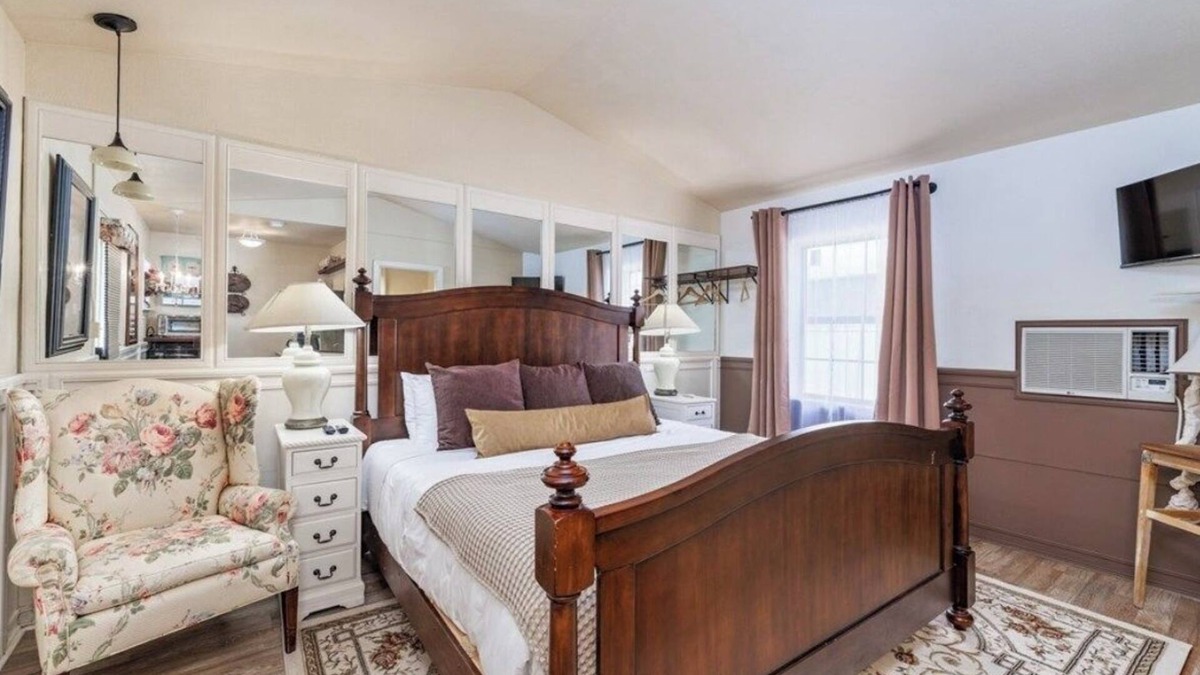 Christoval Hotel | The Cedar Room - The Ranch House Motel