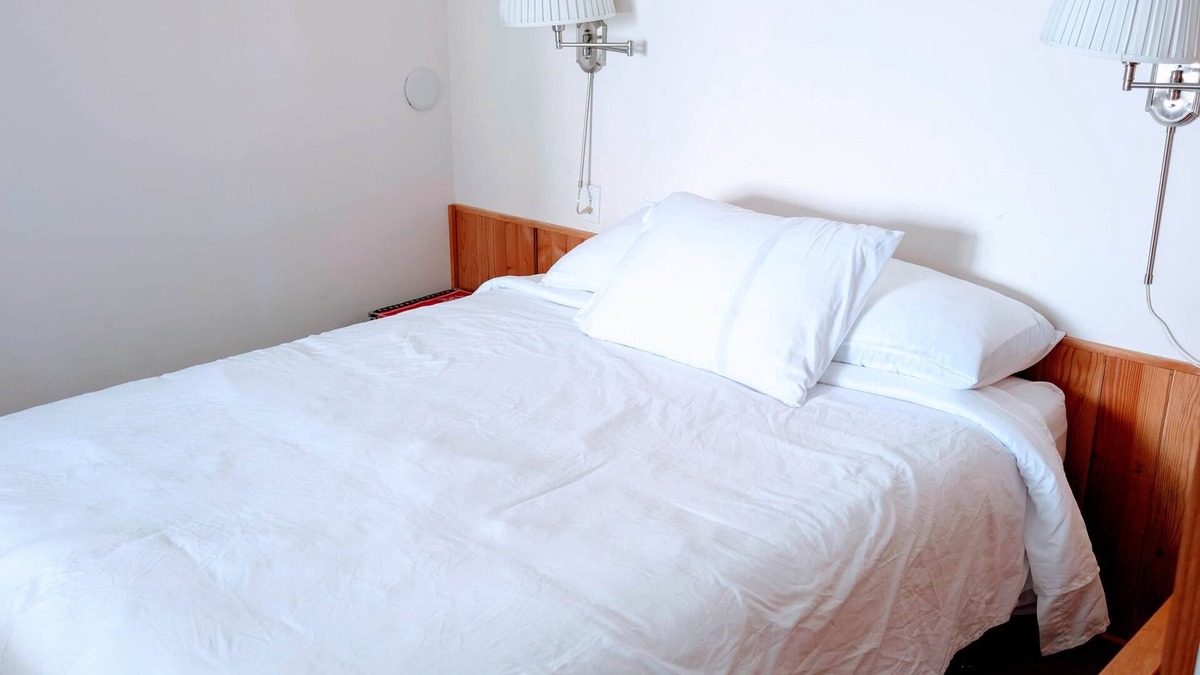 Alert Bay Apartment | The Cedar Suite, Central Apartment, Waterfront, 2 Beds