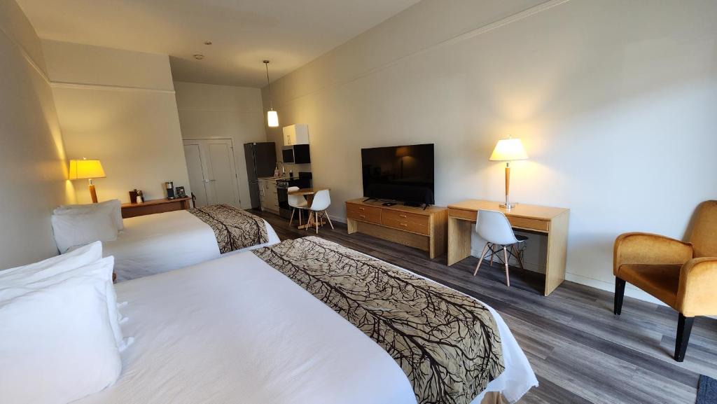 Gibsons Hotel | The Cedars Inn Hotel & Convention Centre