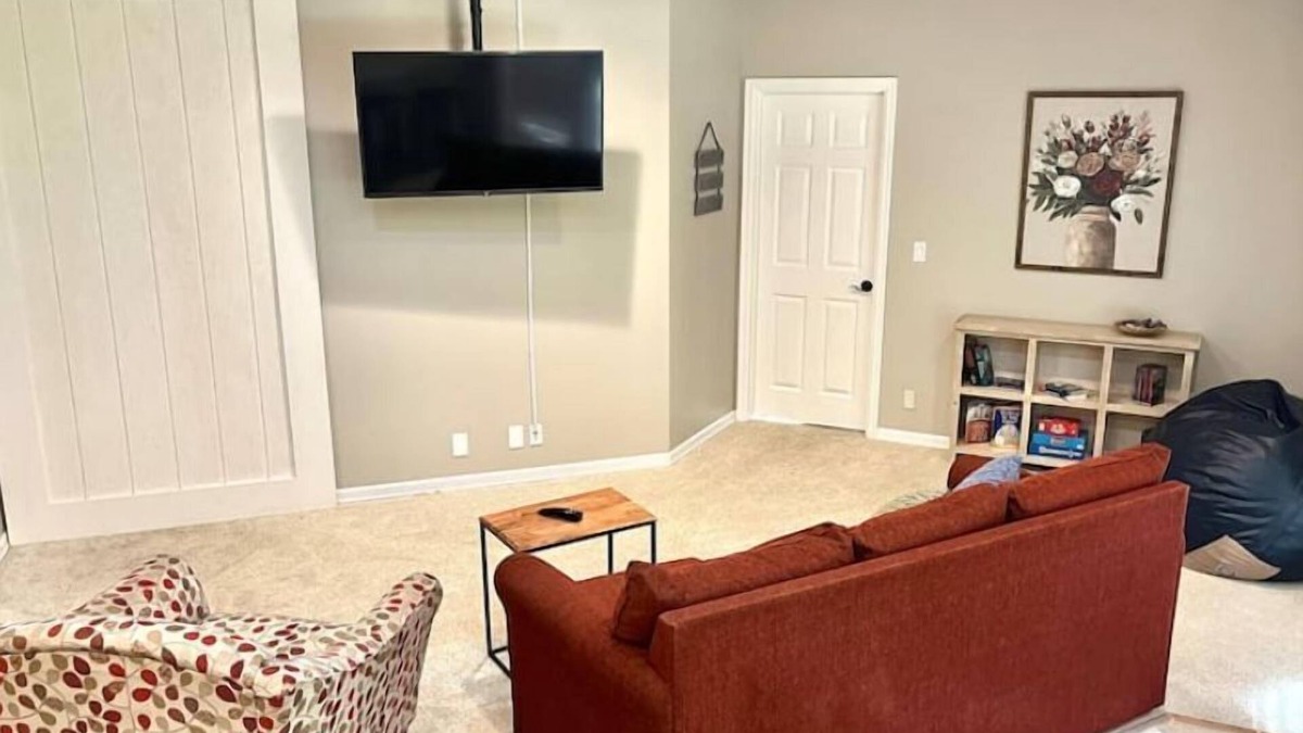 Newberg House | The Cellar @Lively Farmna Family Friendly Hobby Farm Stay