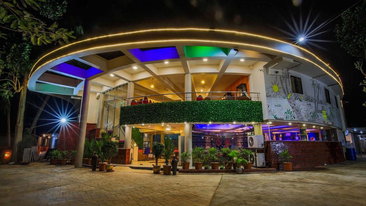 Varca Hotel | The Center Court Resort and Spa
