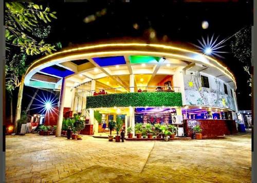 Varca Hotel | The Center Court Resort & Spa