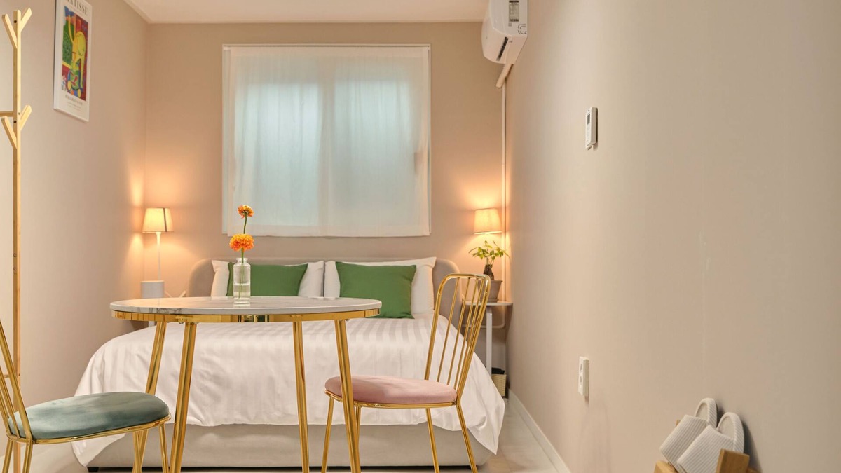 Seochon House | The center of Seoul! Family accommodation used by only one team