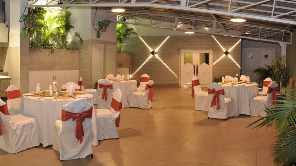Lakdi Ka Pul Hotel | The Central Court Hotel