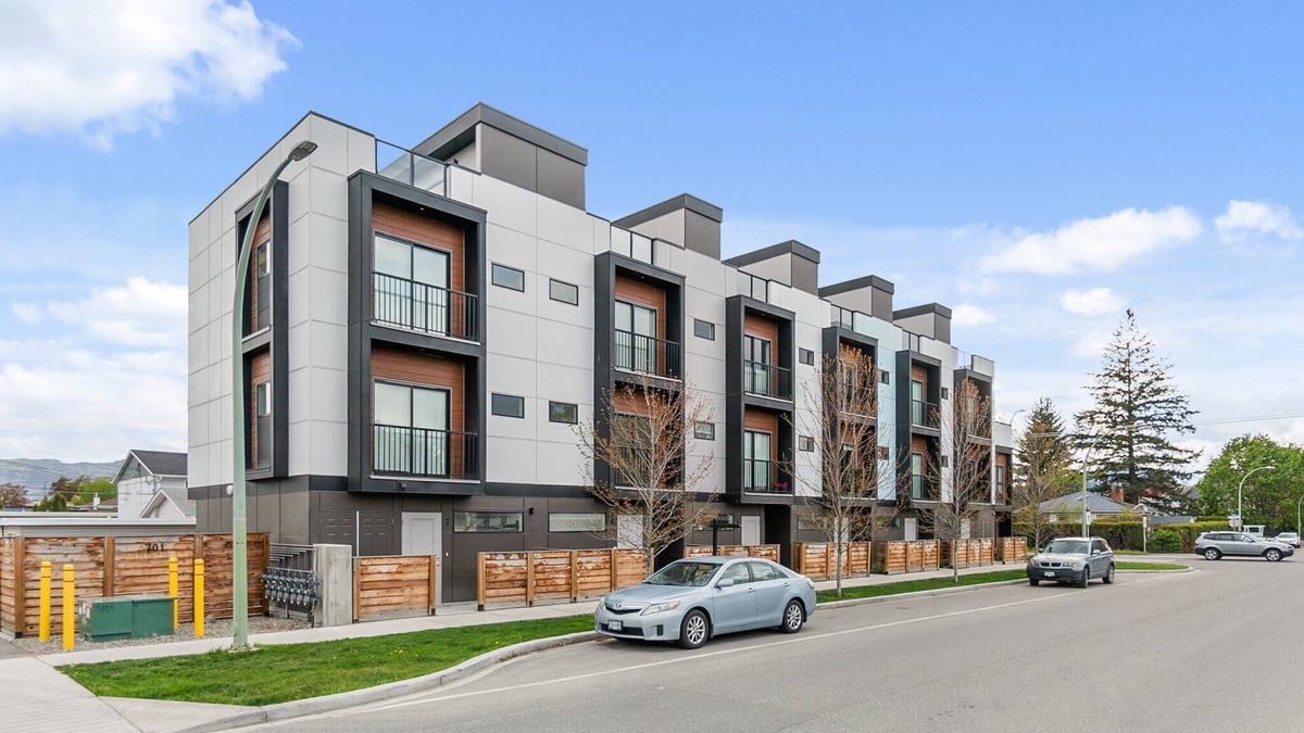 South Pandosy House | The Central | Downtown + Rooftop Patio