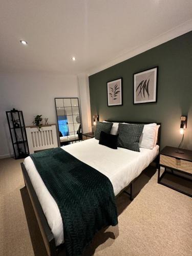 Canton Apartment | The Central Nook - Contactors and Holidaymakers