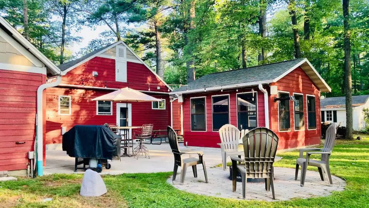 King Cottage | The "Chain" Reaction Retreat brings the boat landing to your backyard