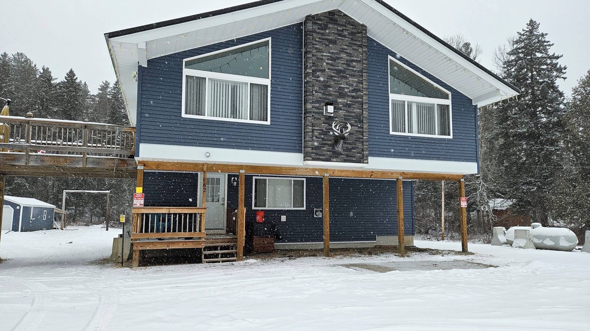 Eustis Ski Chalet | The Chalet 7 bedroom near Sugarloaf, Snowmobile/UTV, Hiking, Golf and Flagstaff