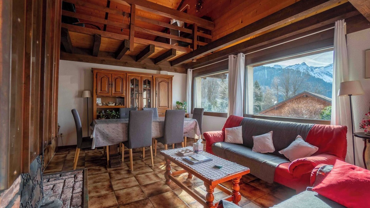 Barboleusaz Ski Chalet | The chalet is located approx. 150 m. from the departure of the Barboleuse gondola which will take yo