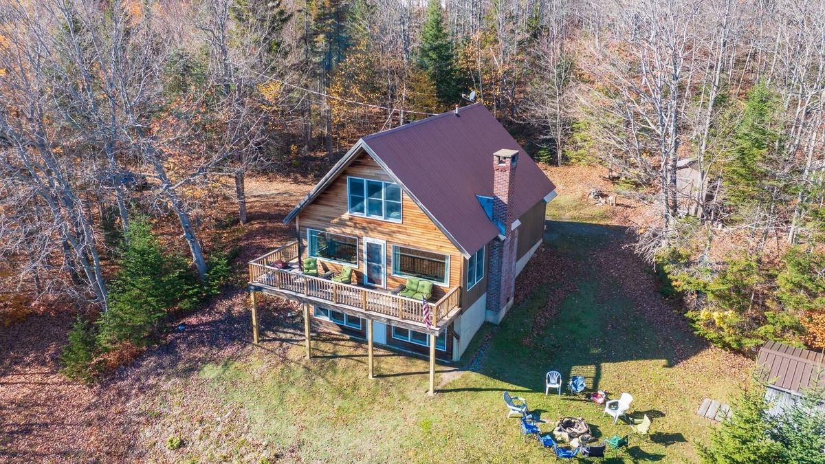 Franklin County House | The Chalet on the Ridge-19 min to Sugarloaf and ITS access!