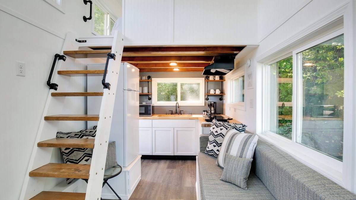Defiance Apartment | 'The Chardonnay Chalet' Defiance Studio Trail!