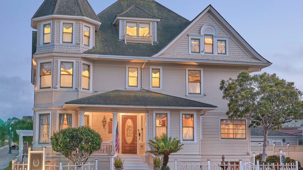 Pacific Grove Bed & Breakfast | The Charles Pacific Grove - Artfully Designed Inclusive Inn