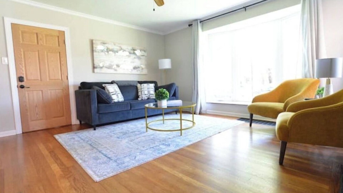 Grandview Heights Apartment | The Charleston Hot Tub Patio King Bed Fast WiFi Near OSU, Victorian Village