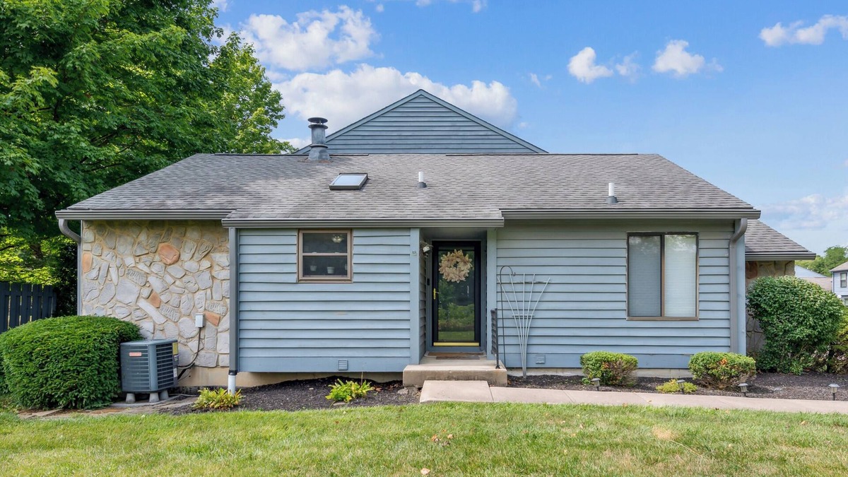 Roselawn Finance Condo | The charm of Cincinnati in a spacious 3-bedroom condo, WiFi, A/C, and more.