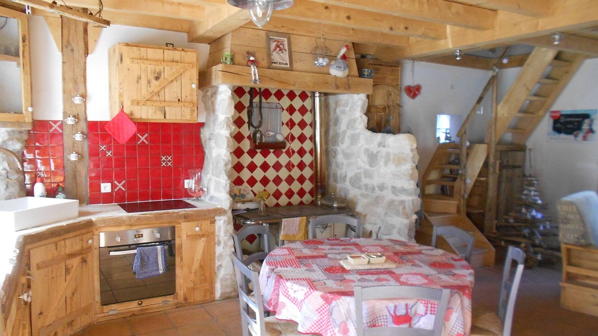 Le Noyer Ski Chalet | The charm of the rustic
