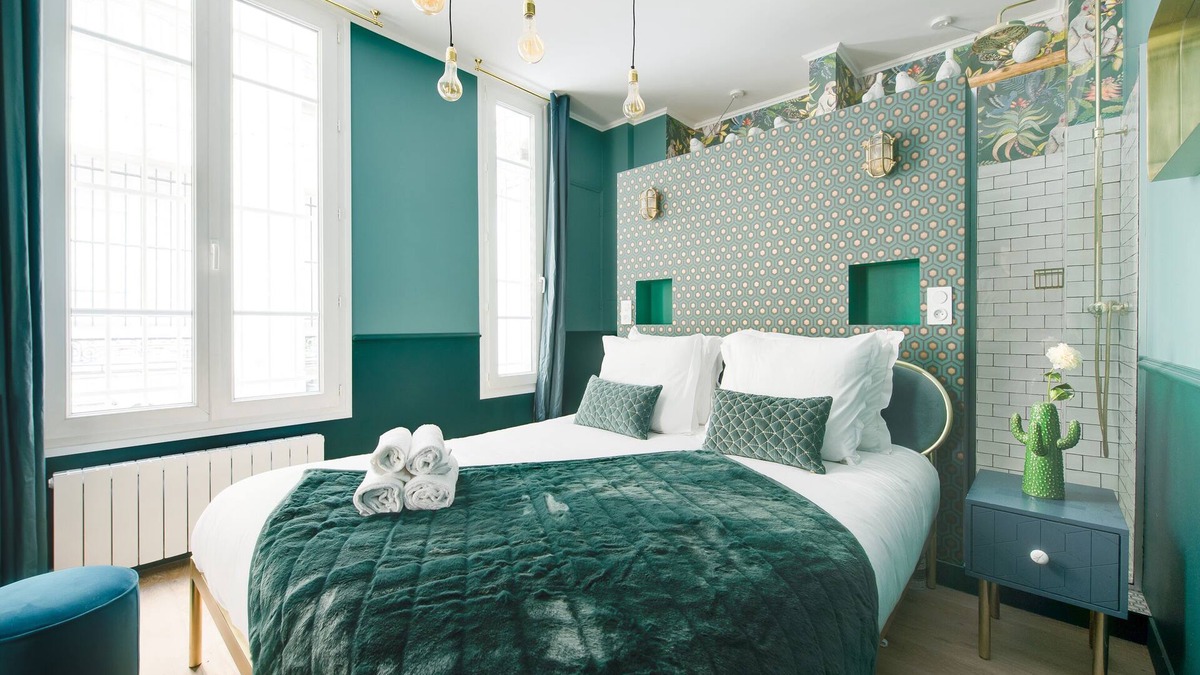 Porte-Dauphine Bed & Breakfast | The Charming Trocadero Eiffel Tower