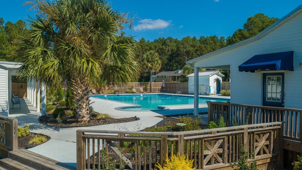 Moultrie Villa | The Charming Villa A, Poolhouse, and Amazing Lake Views Await.