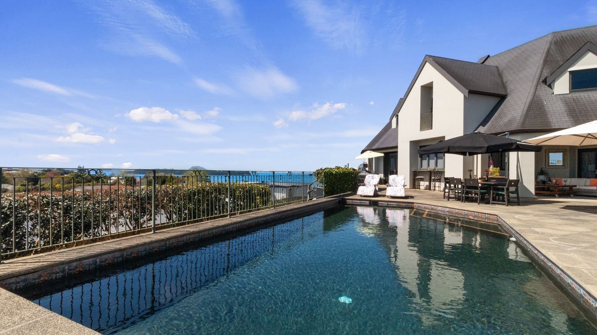 Omokoroa Cottage | The Chateau Grande – Exclusive Couples Retreat