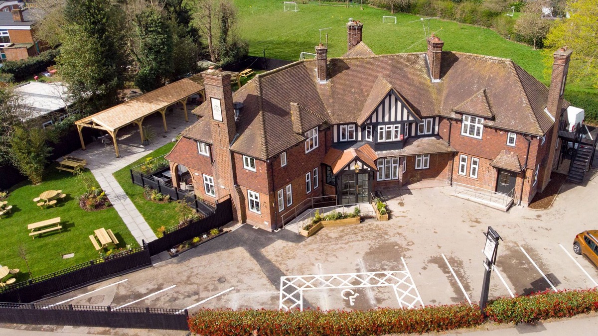 Woolmer Green Hotel | The Chequers