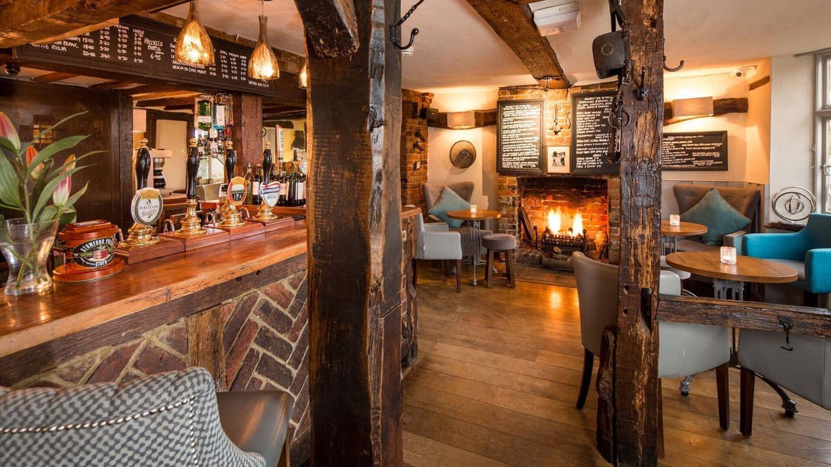 Wooburn Moor Hotel | The Chequers inn