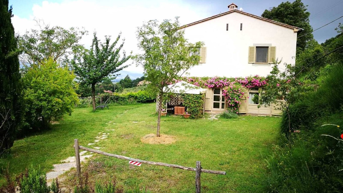 Radicondoli Apartment | The cherry tree Podere il Giglio: Romantic apartment on the hills and swimming pool