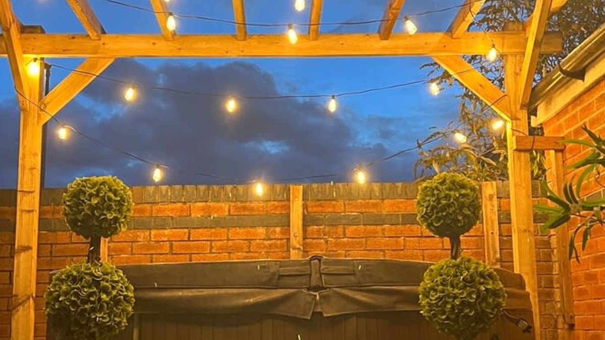 Blacon Apartment | The Cheshire Gathering - Hot Tub 8 Bedroom