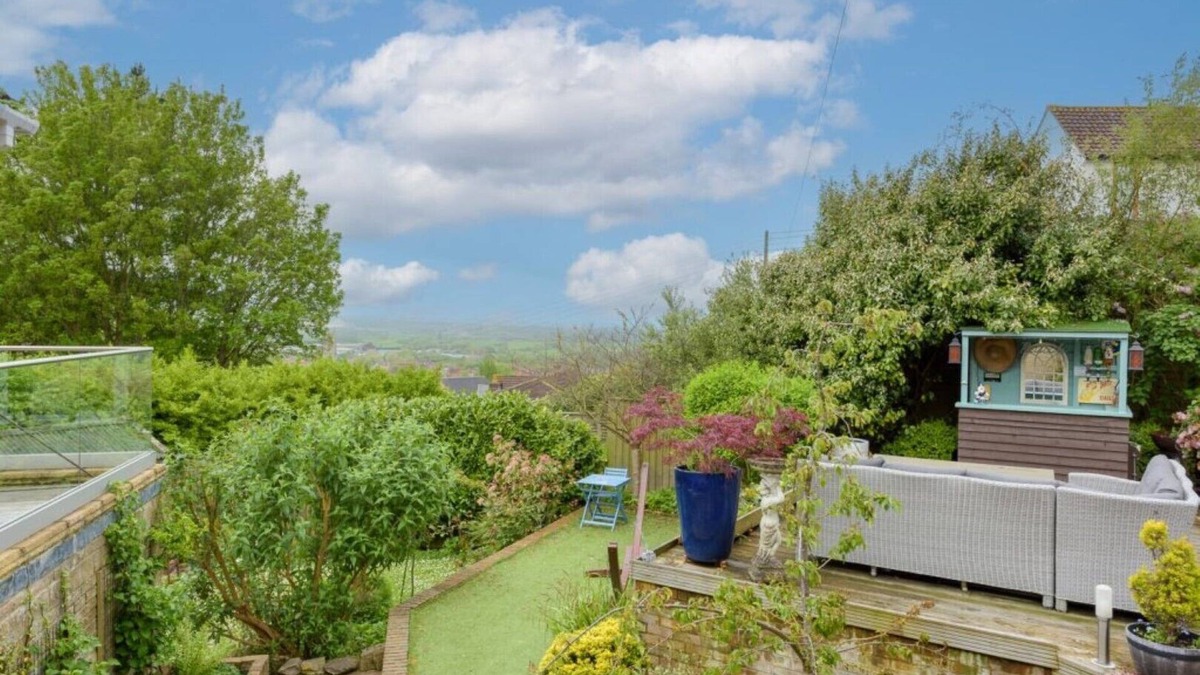 Glastonbury House | The ChestnutsnLuxury self catering accommodation in Glastonbury