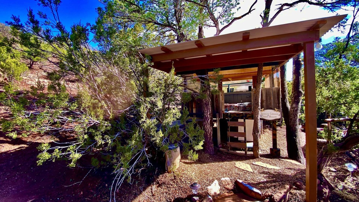 Zuzax Villa | The Chi-Treehouse.Very Civilized Glamping at Sunny Mellow Eco Villa!