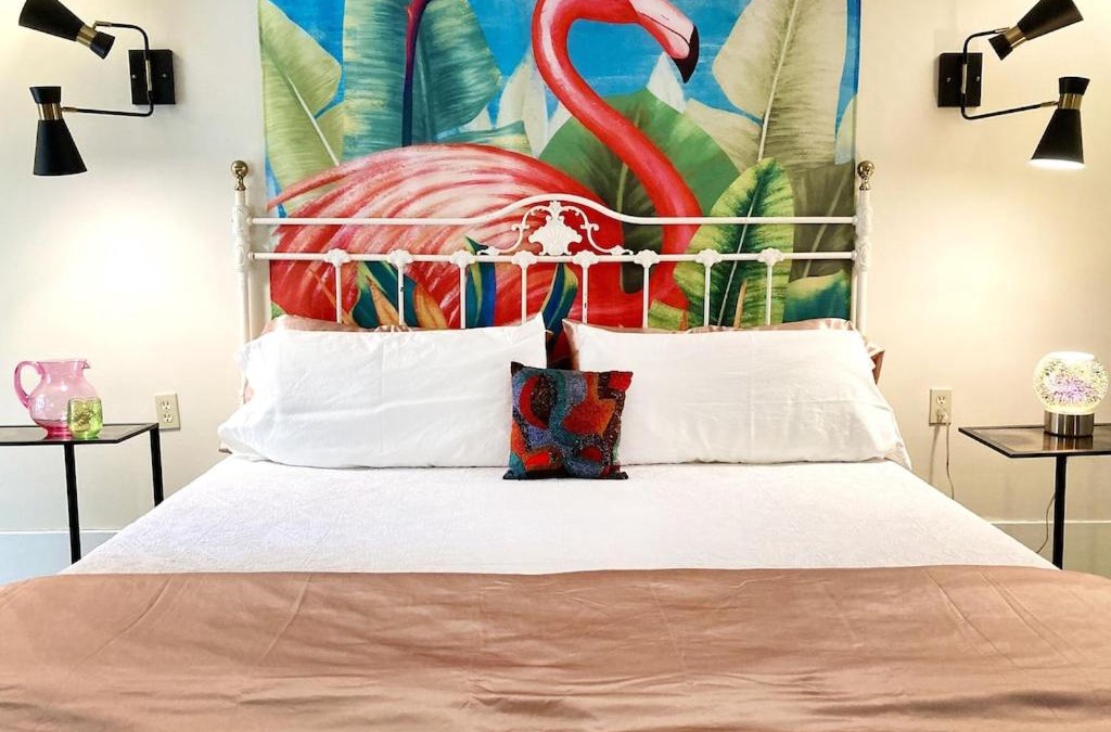 Broadmoor Apartment | The Chic Flamingo