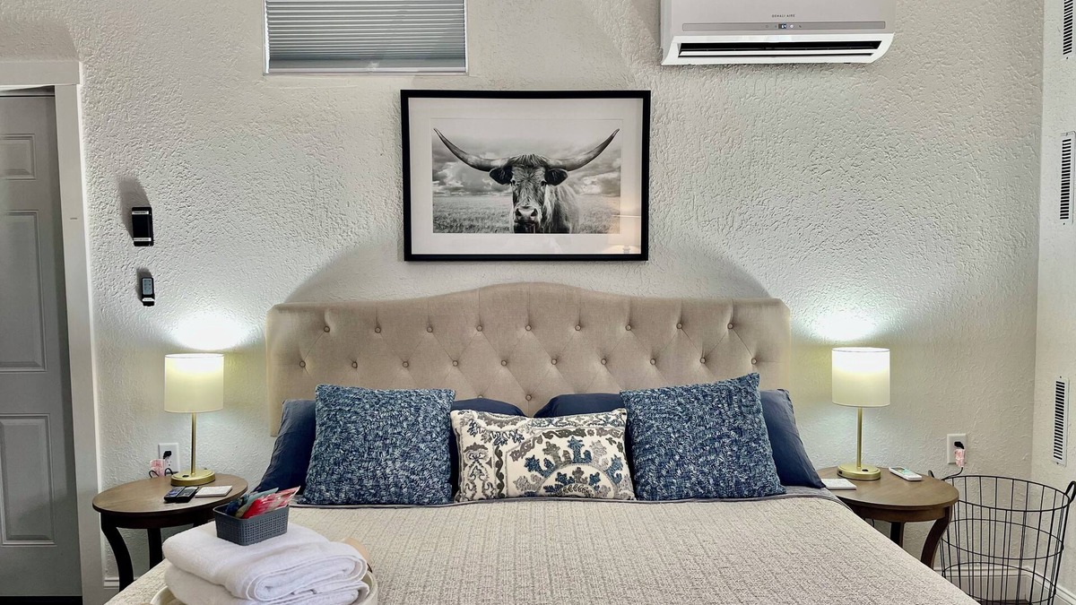 Buffalo Ridge Apartment | The Chic Suite, Off I-90 and I-29, Sleeps 3, Dogs Welcome, By Sanford Sportsplex