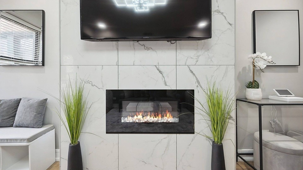 South Shore Condo | The Chic Urban Oasis Near the Lake!
