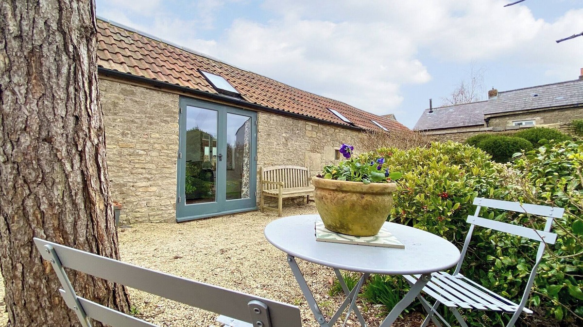 Upton Cheyney Cottage | The Chicken Shed is perfect for a couple.