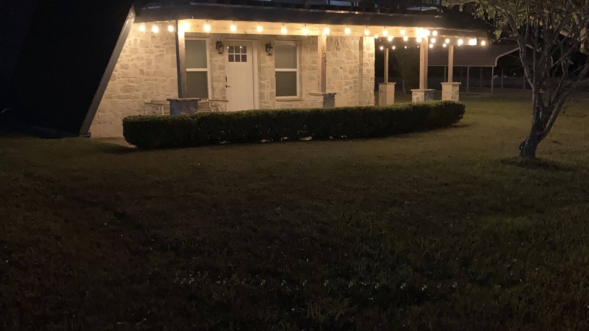Tool Cottage | The Chill & Grill Cozy Cottage at Cedar Creek Lake