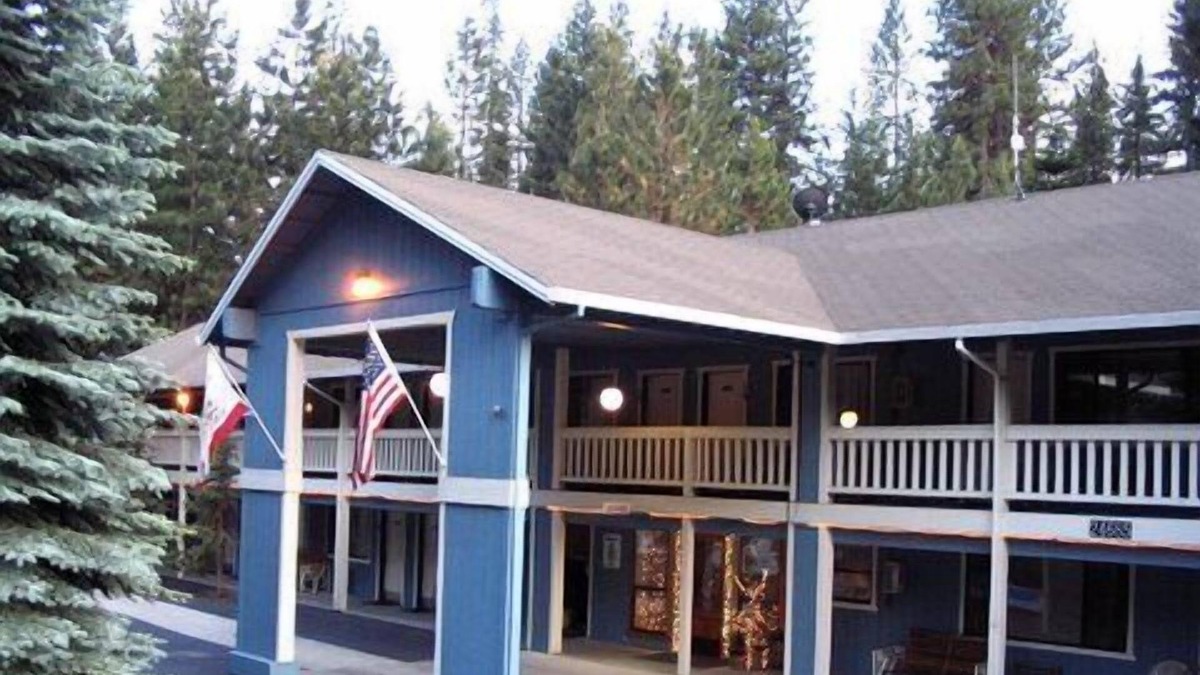 Mi-Wuk Village Hotel | The Christmas Tree Inn