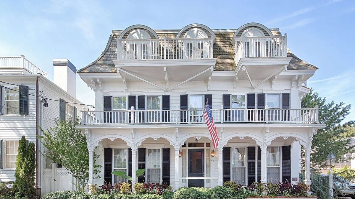 Edgartown Bed & Breakfast | The Christopher, The Edgartown Collection