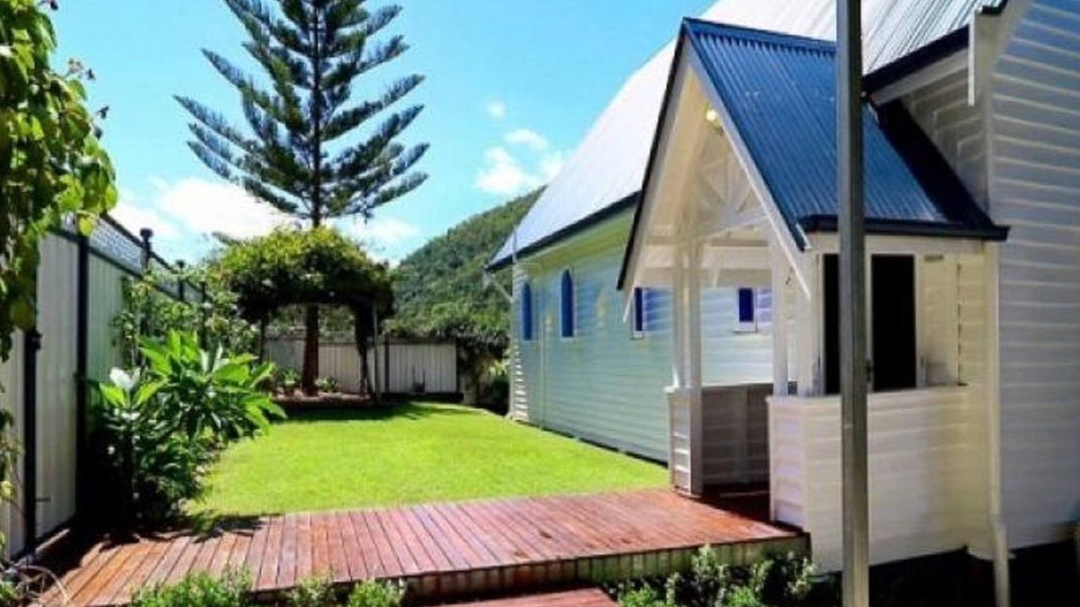Somerset Dam House | The Church Somerset Dam Sleeps 10