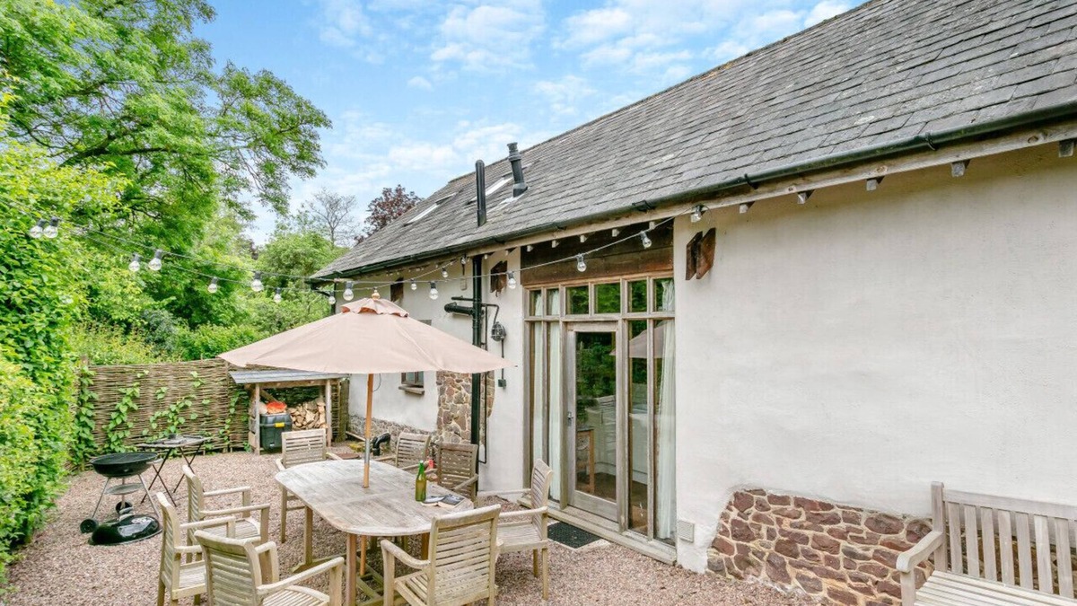 Crediton House | The Cider Barn - East Forde Farm