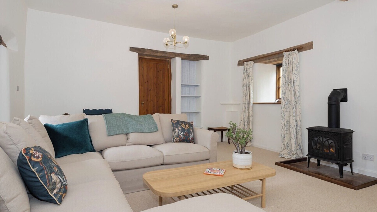 Crediton Cottage | The Cider Barn is a beautiful, three-bedroom, rural retreat.