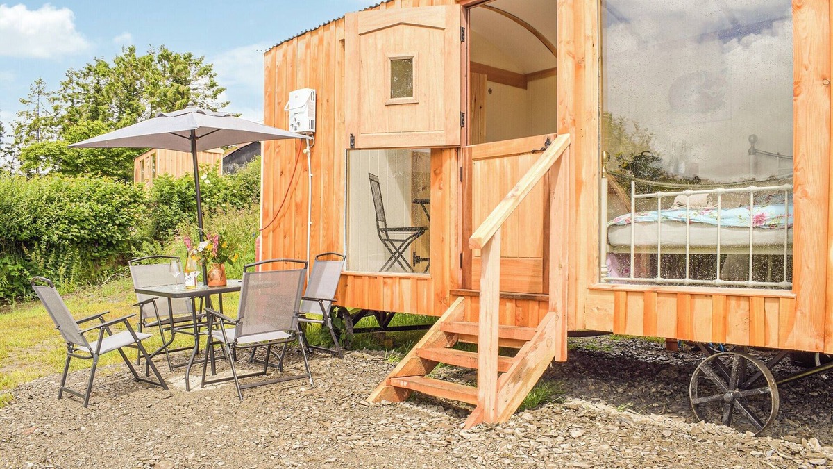 Caersws Cottage | The Cider Pressers Hut-UK39773