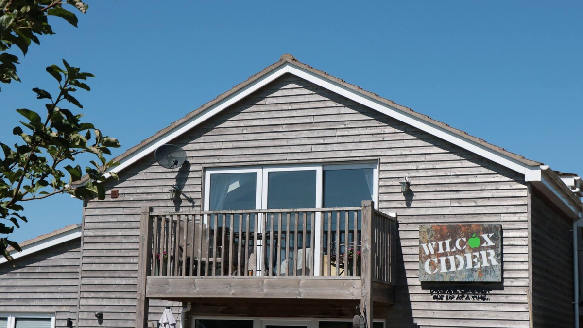 Winscombe Cottage | THE CIDER SHED, family friendly, country holiday cottage in Winscombe