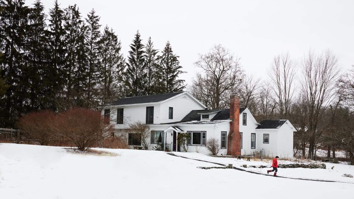 Taghkanic House | The City Farmers Upstate. 15 min from Hudson. Family friendly. Hot tub and Sauna