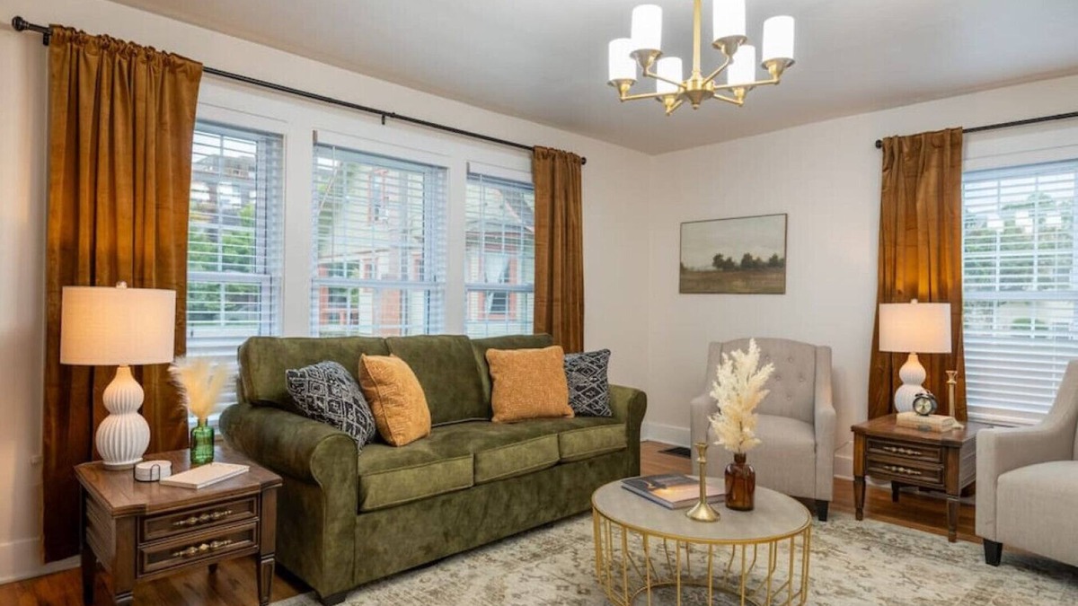 Rose Park Apartment | The Clark Fork Cottage Downtown Missoula, Mid Century/Spacious