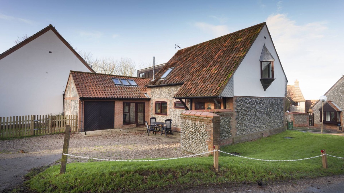 Holt House | The Cley - a self catering cottage that sleeps 6 guests in 3 bedrooms