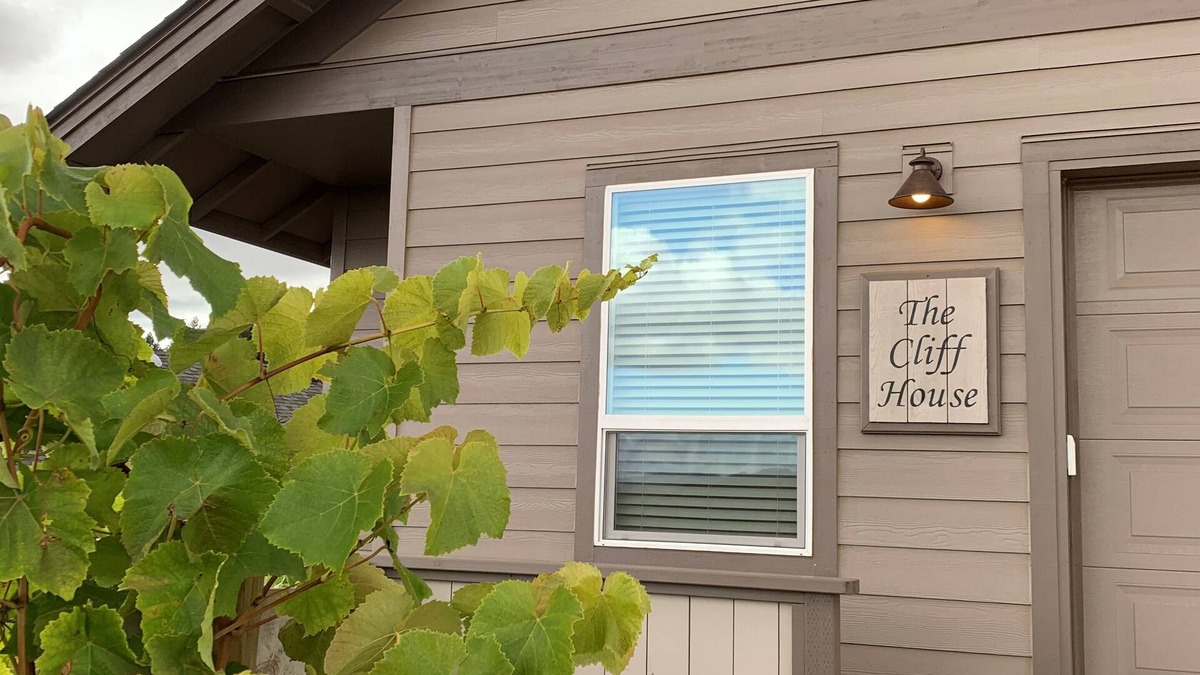 McMinnville House | The Cliff House A in McMinnville, Oregon's Wine Country