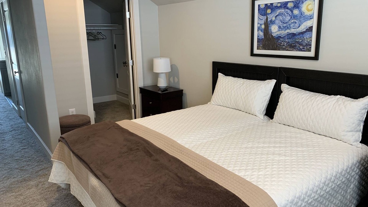 McMinnville Apartment | The Cliff House B in McMinnville, Oregon's Wine Country