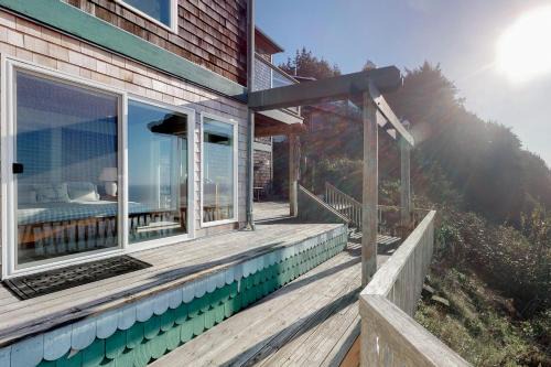 Cloverdale House | The Cliff House