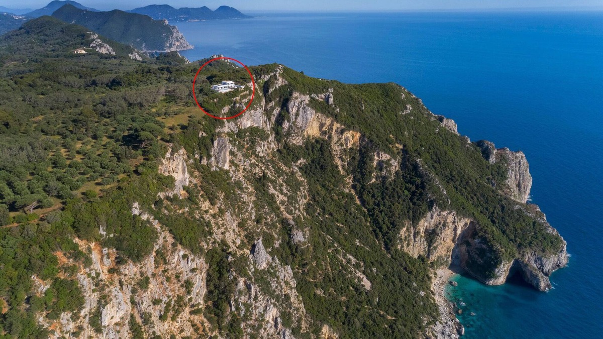 Giannades Villa | The Clifftop Villa - Ensconced in Nature's Magnificence