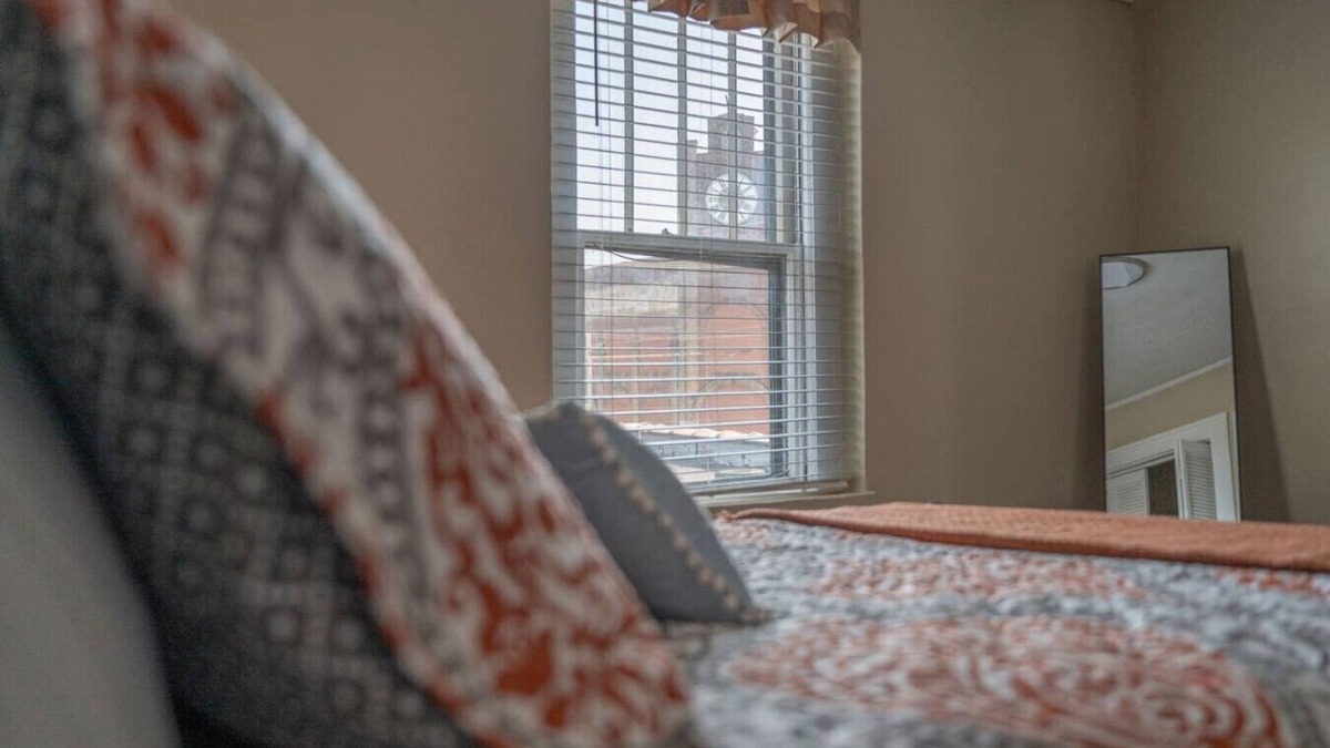 Madison Apartment | The Clocktower Suite