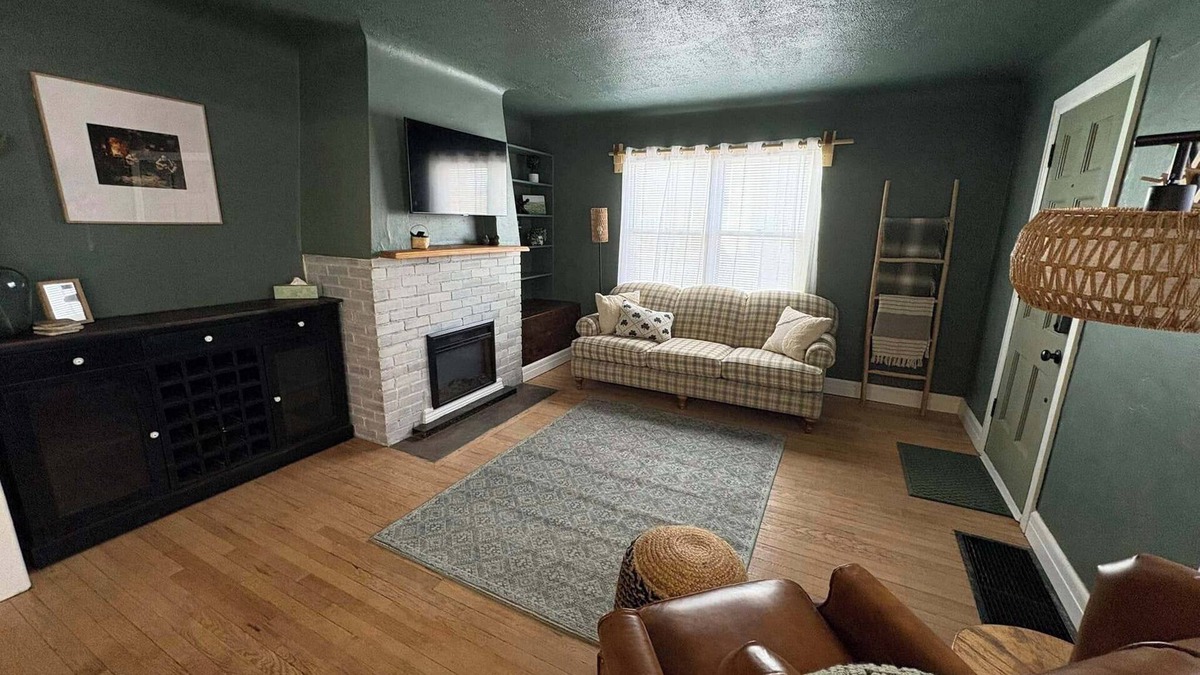 Rolla Cottage | The Clover Cottage - Rolla's St.Pat's Themed house near S&T, Acorn Trail & more!